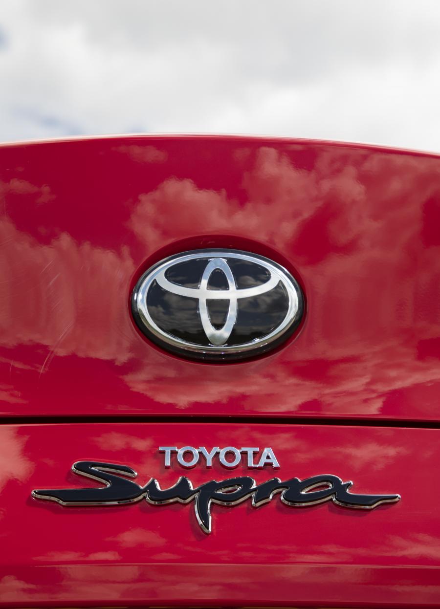 Логотип Toyota GR Supra (A90) 2019 года  (UK) (фото 64 из 91)